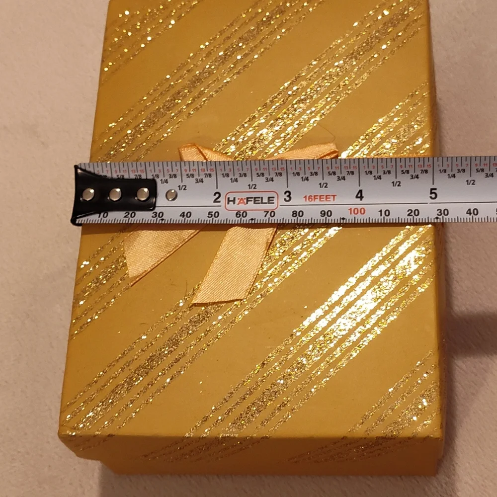 Like-New Gift Box